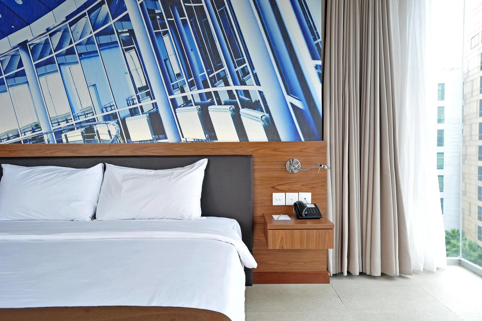 Midtown Hotel Surabaya Buitenkant foto